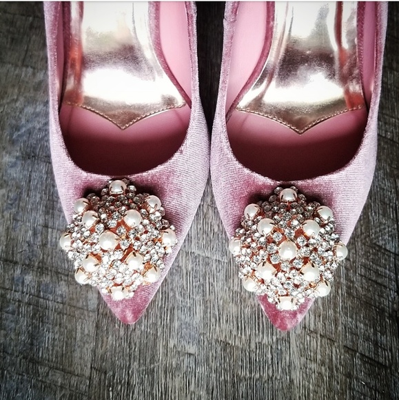 🚫SOLD🚫NEW TED BAKER JEWELED VELVET PUMPS - Picture 4 of 8